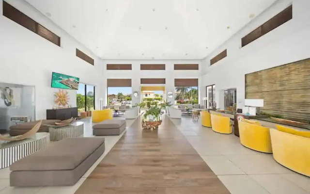 1BR Gold Coast Pools Tennis Gym Security