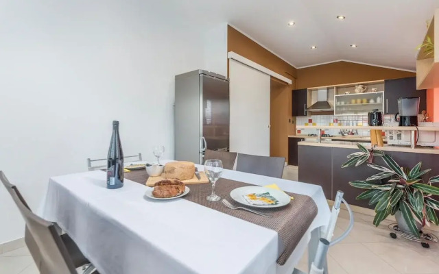 Stunning Home in Barban With Wifi and 2 Bedrooms