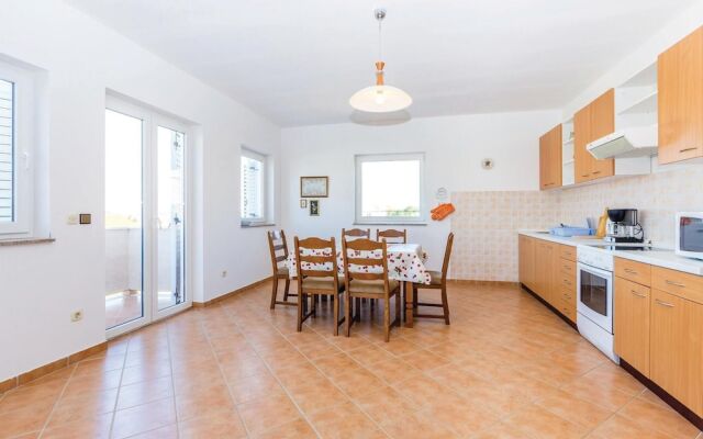 Beautiful Home in Barbat-rab With Wifi and 2 Bedrooms