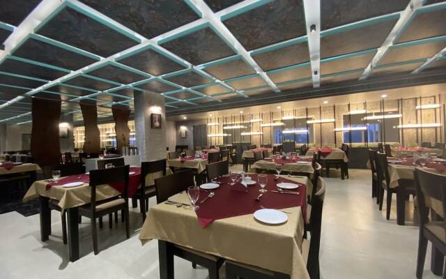 Hotel Aarunya Royale
