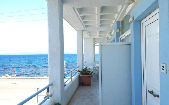 Seafront Studios & Apartments
