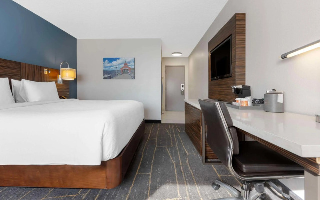 The Lux Hotel & Conference Center, an Ascend Collection Hotel