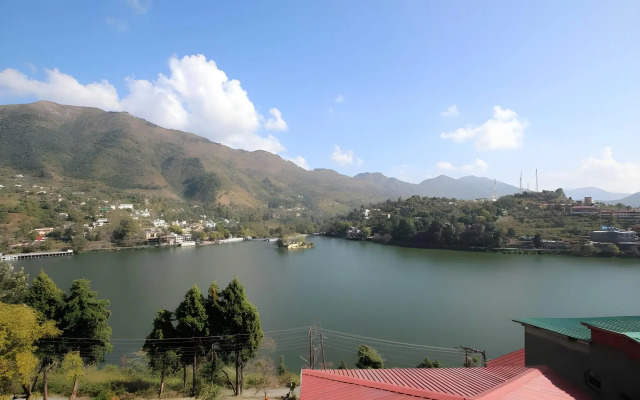 Hotel Lake Inn - A Luxury Lake View Hotel