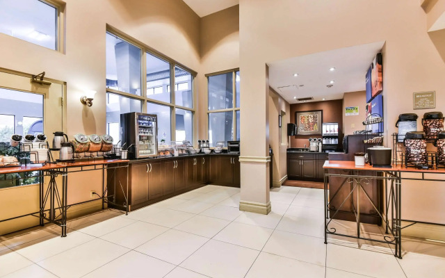 Comfort Inn & Suites Ambassador Bridge