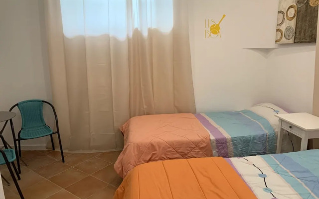 House and Rooms in Lisbon
