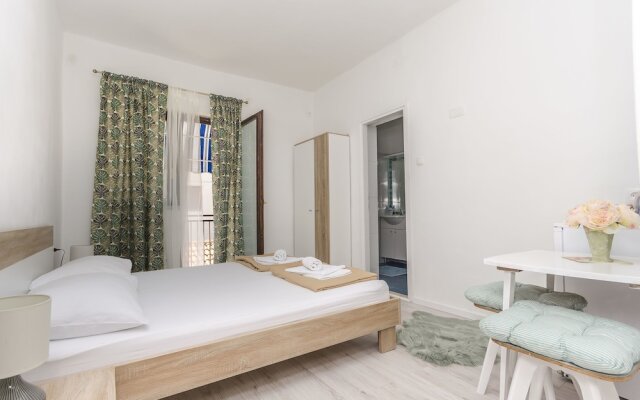 Apartments and Rooms Meri