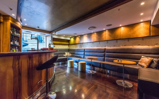 JHT - 1 BRM UoA Albert Park Balcony