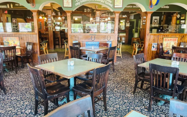 County Clare Irish Hotel & Pub