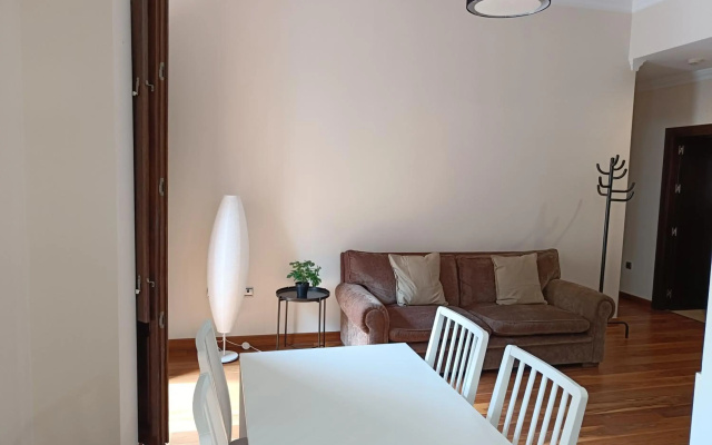 APARTAMENTOS DELUXE PALACIO DE LOS JERÓNIMOS free parking