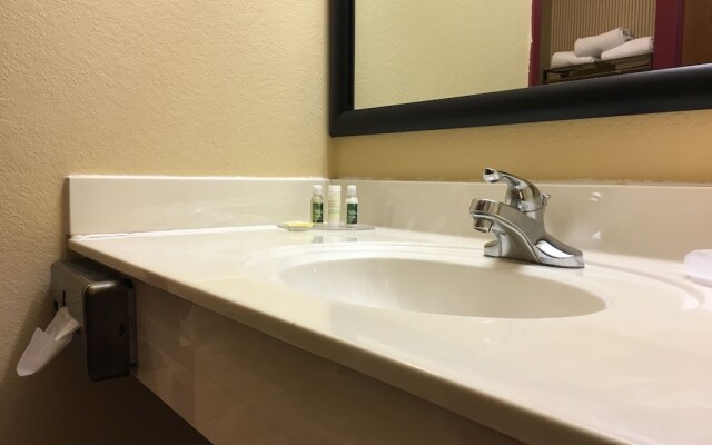 Norwood Inn & Suites