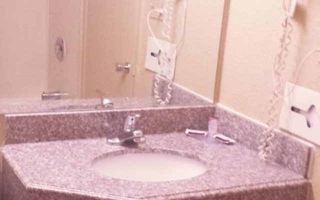 Mid Towne Inn and Suites