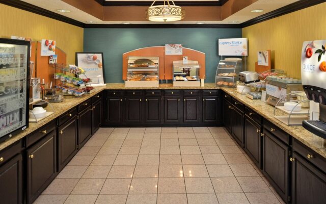 Holiday Inn Express Hotel & Suites Charlotte by IHG