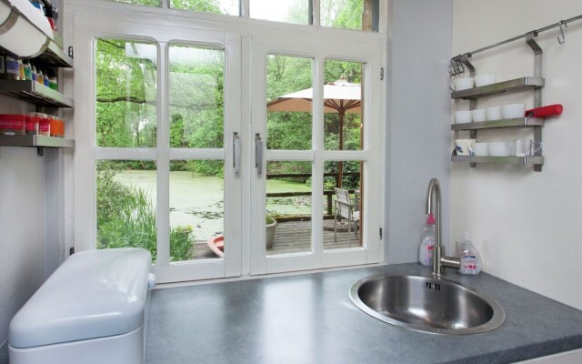 Delightful Chalet in Opglabbeek near Lake