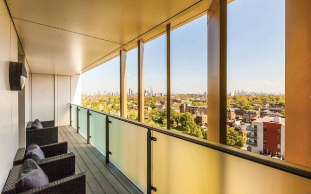 1 Bedroom Property in Brixton With Balcony