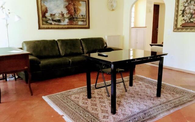 Central lakefront apartment