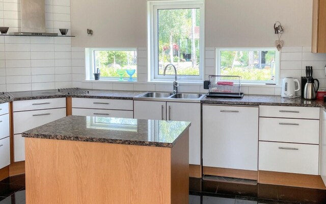Amazing Home in Tived With Wifi and 2 Bedrooms