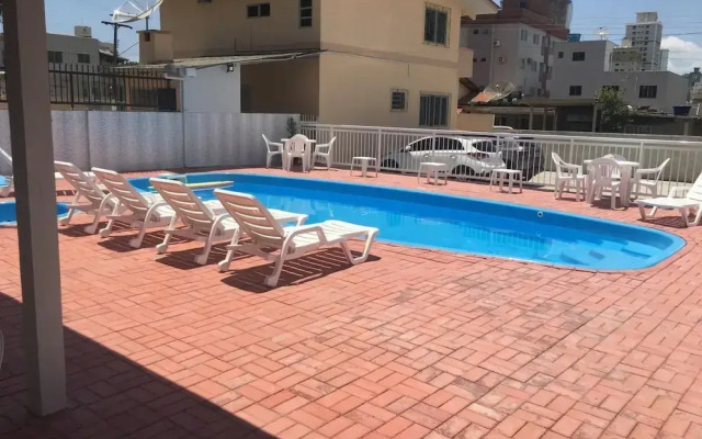 Sobrado 1 - Casa com piscina 10 pessoas