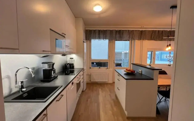 Suite - King Size Bed - Gym&Wifi - Indoor Parking