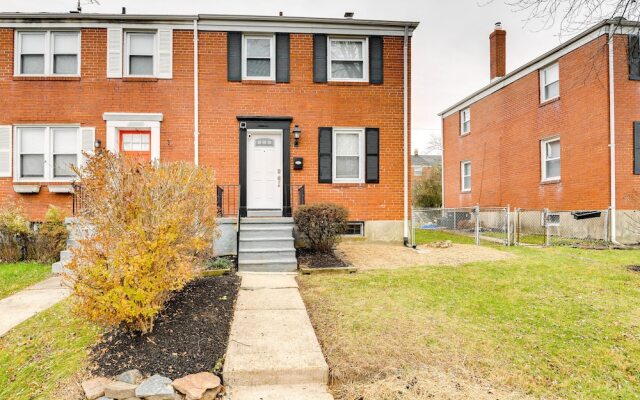 Modern & Spacious Townhome: 9 Mi to Dtwn Baltimore