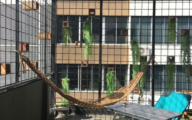 Zhelter Hostel Bangkok by ZUZU