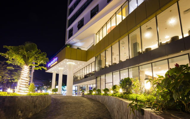 Starcity Hotel & Condotel Beachfront Nha Trang