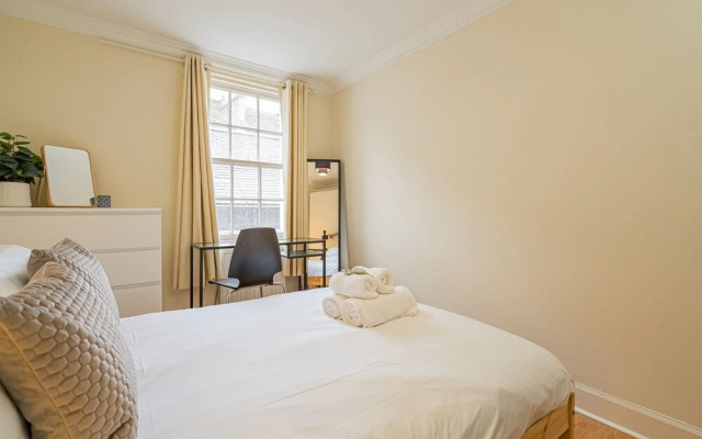 2 Bed Grassmarket Apartment
