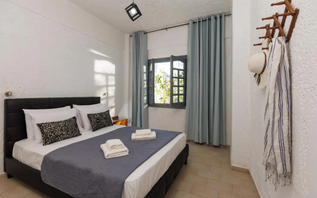 Aquarius Apartments