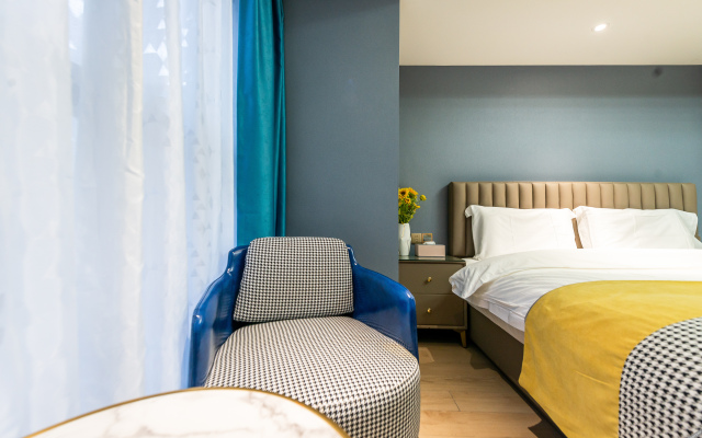 Man deer CC Hotel (Xi'an Gangwu Avenue Metro Station)