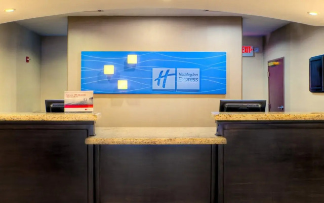 Holiday Inn Express & Suites Granbury by IHG
