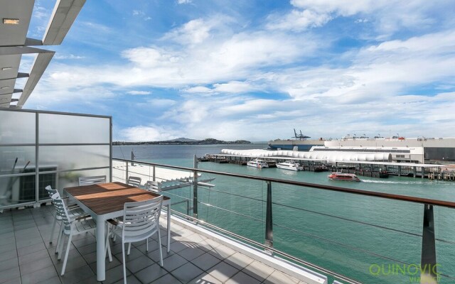 QV Spacious Waterfront with Carpark -962