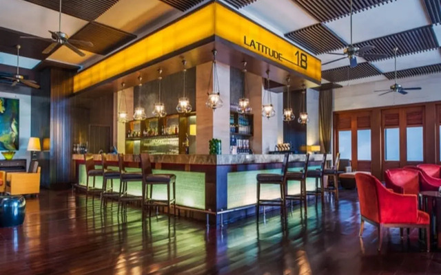 Le Meridien Shimei Bay Beach Resort & Spa