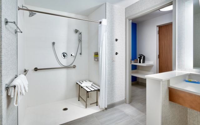 Holiday Inn Express & Suites Gainesville I-75 by IHG