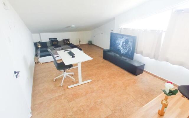 Luxury Maisonette Apartment Sea View Netflix Gym 5 Min From Beach