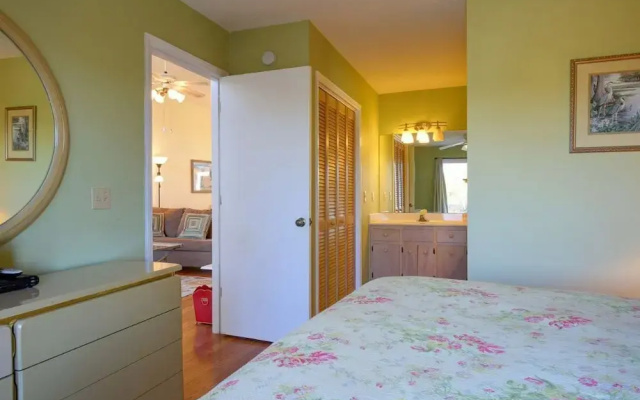 Toadally Relaxin' 2 Bedroom Home by RedAwning