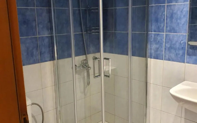 Quiet apartment with easy access to attractions.