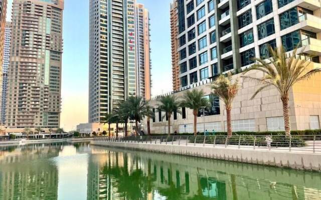 Sophisticated Living 2BR Gem in dxb gate