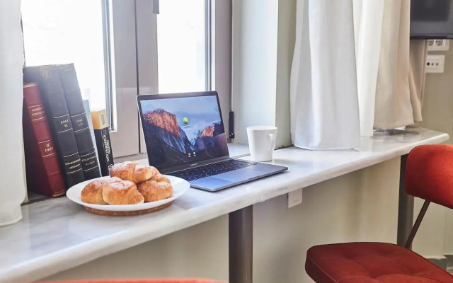 Be based near Acropolis, in an exquisite studio!