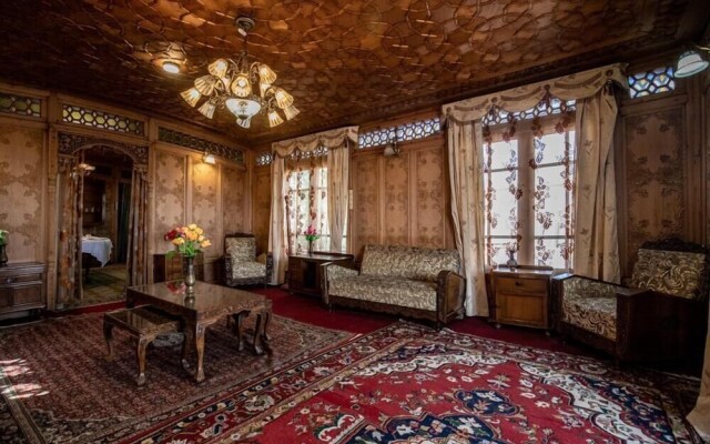 Kharpalace Group of House Boat