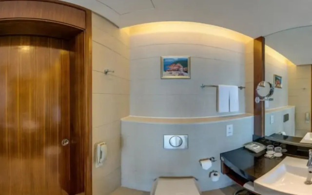 Holiday Inn Qingdao City Centre by IHG