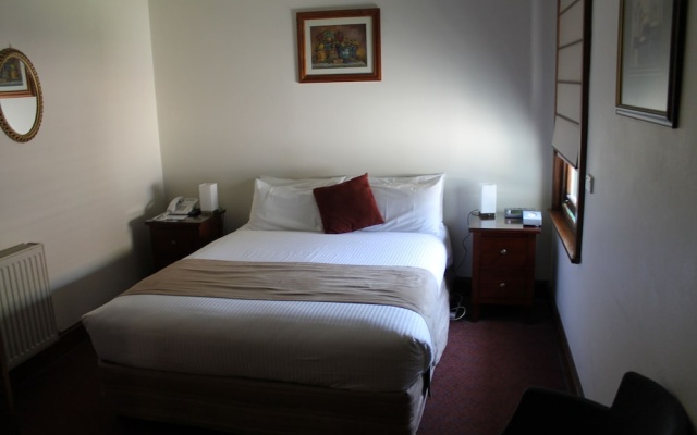 The Dormie House - On The Golf Course – Guest Rooms – Moss Vale