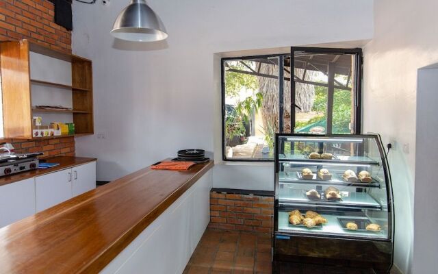 La Villa Cafe & Suites