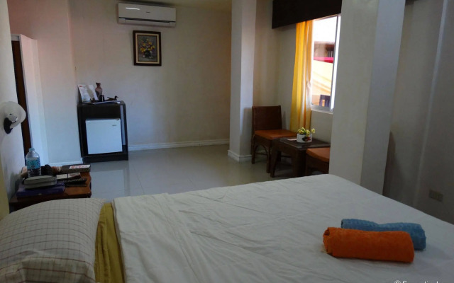 OYO 621 De Loro Inn
