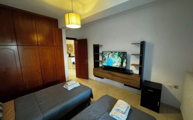 Skiathos Center Stylish 2 Bd w Balcony