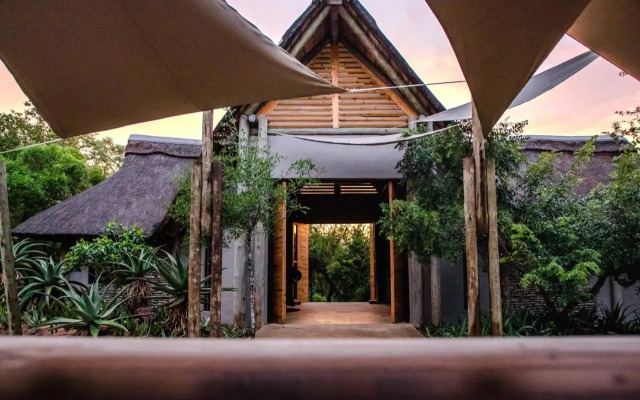 Royal Thonga Safari Lodge