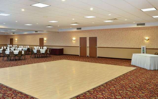 Quality Inn & Suites Fort Madison near Hwy 61