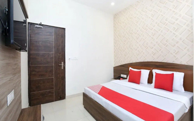 Oyo 18319 Hotel Boss