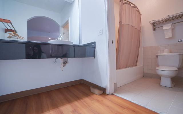 Island Inn by OYO Galveston Beach, TX