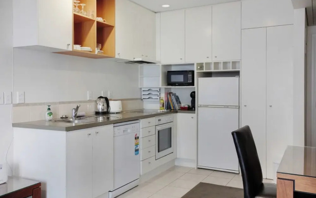 City Hideaway 1 BR Apt with Pool - Gym
