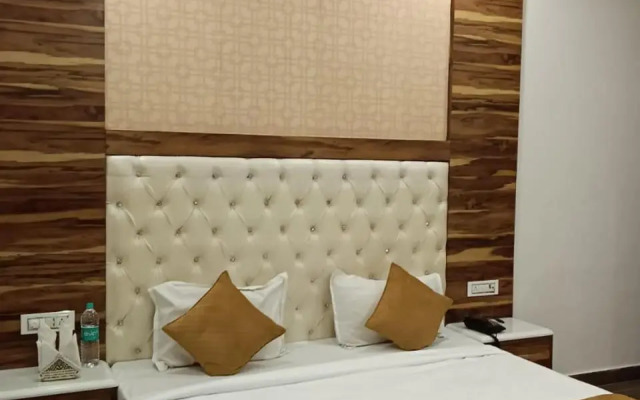 OYO 22115 Hotel D Plaza