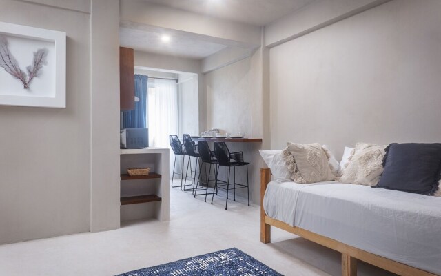 Equipped One Bedroom Beach Front Condo